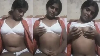 Cute Teen Tamil Dusky GF Pressing Boobs & Showing Pussy