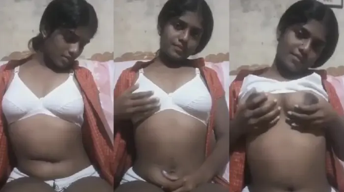 Cute Teen Tamil Dusky GF Pressing Boobs & Showing Pussy